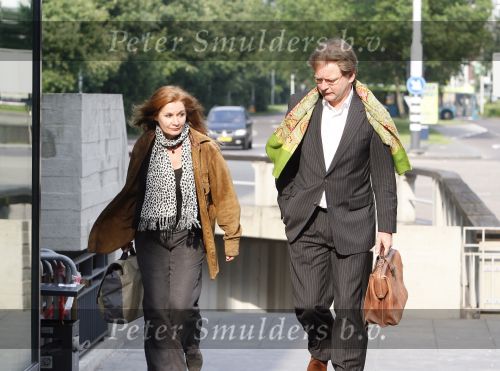 Amsterdam 31 mei 2007
Belinda Meuldijk met advocaat bij de rechtbank van Amsterdam waar ze een rechtzaak heeft tegen weekblad prive.