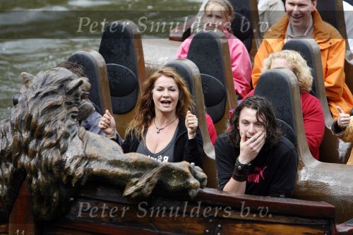 Kaatsheuvel 16 juni 2007
Belinda Meuldijk met zoon Yoshi en vriend Thierry Duval in de efteling.