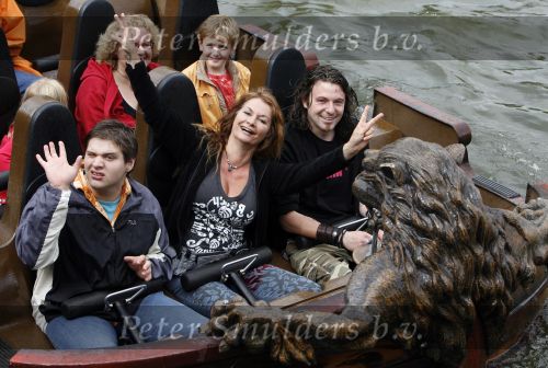 Kaatsheuvel 16 juni 2007
Belinda Meuldijk met zoon Yoshi en vriend Thierry Duval in de efteling.