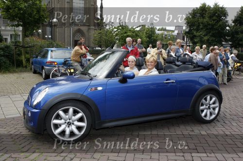 Vlijmen en Loon op Zand 18 juni 2007
Cabrio Rally van Beau monde . Caroline Tensen met Lotte in mini cooper cabrio