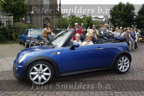 Vlijmen en Loon op Zand 18 juni 2007
Cabrio Rally van Beau monde . Caroline Tensen met Lotte in mini cooper cabrio