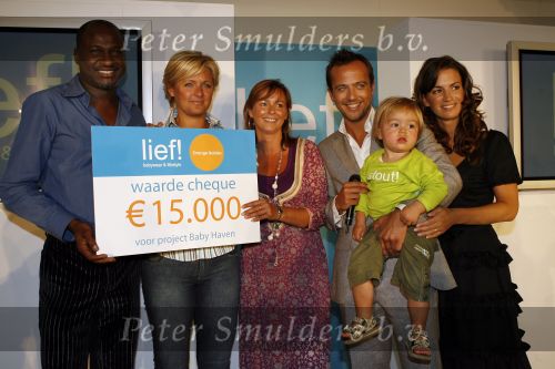 Ouderkerk aan de Amstel 24 mei 2007
presentatie kinderkleding lijn Lief van Geert Hoes. Caroline Tensen