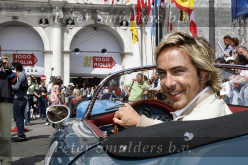 Brescia 17 mei 2007
Start van de 80e mille miglia. State of art is daar een van de sponsors.  Chris Zegers