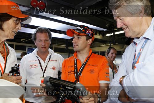 Monaco 27 mei 2007
Grand Prix formule 1 in Monaco. Christijan Albers Michiel  Mol   in de pits bij spyker