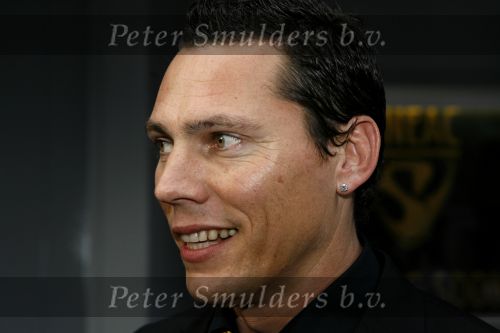 Amsterdam 6 juni 2007
dj Tiesto met oorbel met zijn nieuwe vriendin Stacey bij de opening van zijn nieuwe zaak Cineac in Amsterdam.
