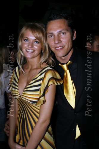 Amsterdam 6 juni 2007
dj Tiesto met oorbel met zijn nieuwe vriendin Stacey bij de opening van zijn nieuwe zaak Cineac in Amsterdam.
