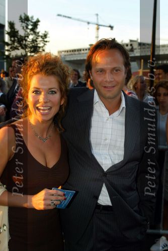 Amsterdam 2 september 2002
Premiere Oesters van Namkee in Pathe Arena
Frederique Huydts met vriend Daniel de Lange