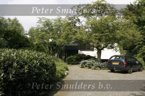 Blaricum 3 juni 2007
Dit huis heeft dennis bergkamp gekocht . Hij gaat dit huis slopen en er een nieuw huis op bouwen.