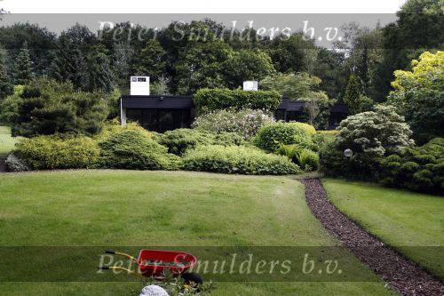 Blaricum 3 juni 2007
Dit huis heeft dennis bergkamp gekocht . Hij gaat dit huis slopen en er een nieuw huis op bouwen.