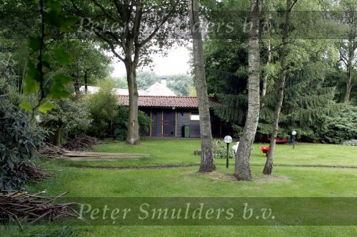Blaricum 3 juni 2007
Dit huis heeft dennis bergkamp gekocht . Hij gaat dit huis slopen en er een nieuw huis op bouwen.