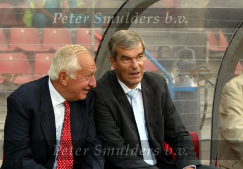 Eindhoven 6 augustus 2002



Opening PSV stadion met de oud spelers 1988
Kees Ploegsma en dr v Brekel

Peter Smulders bv