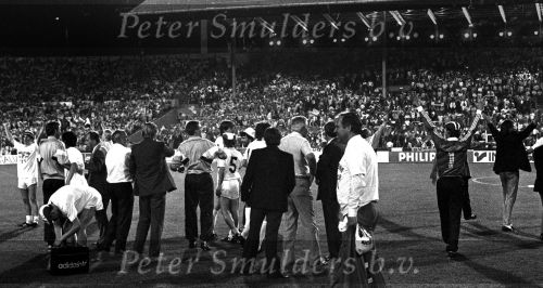 PSV winnaar Europacup 1988
met Erik Gerets, Ivan Nielsen en Eddy Dubbelboer ( geheel rechts op de foto )Hans Gilhaus, Soren Lerby Kees Ploegsma Patrick lodewijks Addick Koot Dr. Carel v d Brekel Voorzitter Jacques Ruts en Harry v Raaij
