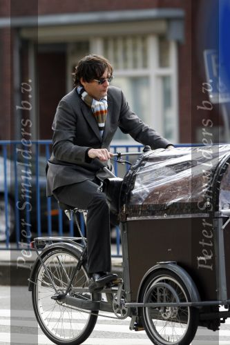Amsterdam 12 mei 2007
Edwin de Roy v Zuijdewijn met hond in bakfiets.