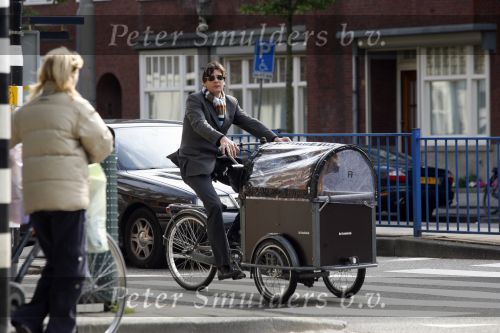 Amsterdam 12 mei 2007
Edwin de Roy v Zuijdewijn met hond in bakfiets.