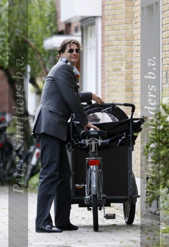 Amsterdam 12 mei 2007
Edwin de Roy v Zuijdewijn met hond in bakfiets.