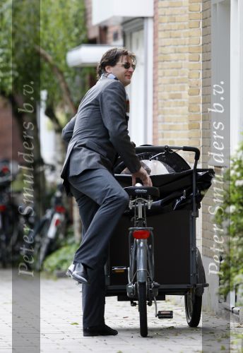 Amsterdam 12 mei 2007
Edwin de Roy v Zuijdewijn met hond in bakfiets.