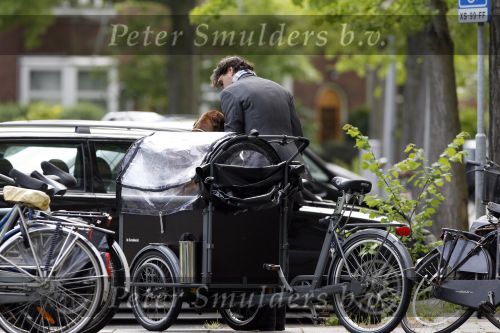 Amsterdam 12 mei 2007
Edwin de Roy v Zuijdewijn met hond in bakfiets.