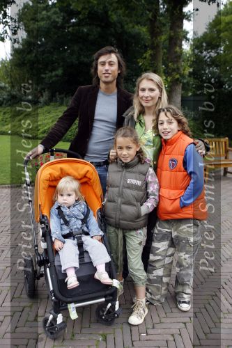 Kaatsheuvel 17 juni 2007
Bn ers in de efteling. Elle v Rijn met kaja Wolfers en kinderen