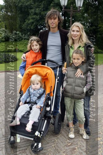 Kaatsheuvel 17 juni 2007
Bn ers in de efteling. Elle v Rijn met kaja Wolfers en kinderen