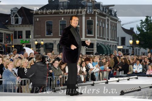 Amersfoort 29 mei 2007
Tros zomerfeesten op plein in amersfoort. Engelbert Humperdinck