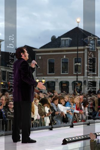 Amersfoort 29 mei 2007
Tros zomerfeesten op plein in amersfoort. Engelbert Humperdinck