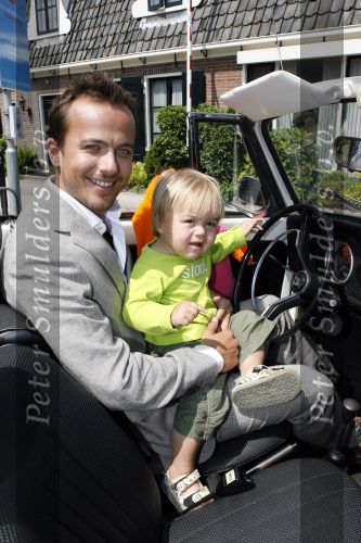 Ouderkerk aan de Amstel 24 mei 2007
Geert Hoes met zijn zoon Robijn en vriendin Manuela bij presentatie kinderkleding lijn Lief van Geert Hoes.