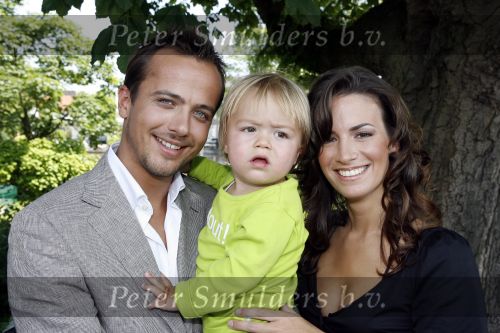Ouderkerk aan de Amstel 24 mei 2007
Geert Hoes met zijn zoon Robijn en vriendin Manuela bij presentatie kinderkleding lijn Lief van Geert Hoes.