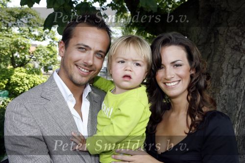 Ouderkerk aan de Amstel 24 mei 2007
Geert Hoes met zijn zoon Robijn en vriendin Manuela bij presentatie kinderkleding lijn Lief van Geert Hoes.