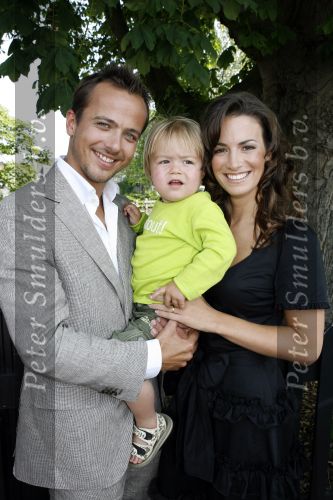 Ouderkerk aan de Amstel 24 mei 2007
Geert Hoes met zijn zoon Robijn en vriendin Manuela bij presentatie kinderkleding lijn Lief van Geert Hoes.