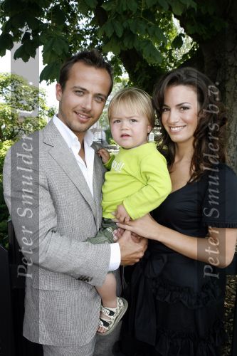 Ouderkerk aan de Amstel 24 mei 2007
Geert Hoes met zijn zoon Robijn en vriendin Manuela bij presentatie kinderkleding lijn Lief van Geert Hoes.