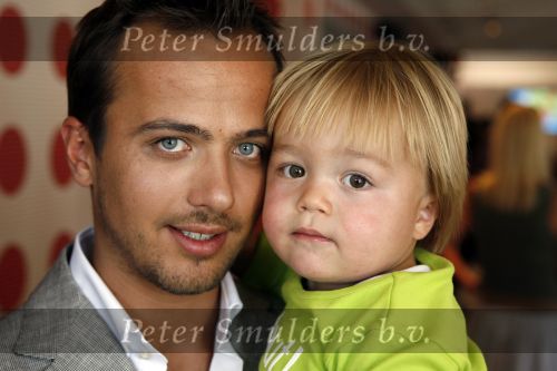 Ouderkerk aan de Amstel 24 mei 2007
Geert Hoes met zijn zoon Robijn en vriendin Manuela bij presentatie kinderkleding lijn Lief van Geert Hoes.
