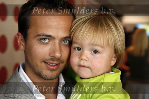 Ouderkerk aan de Amstel 24 mei 2007
Geert Hoes met zijn zoon Robijn en vriendin Manuela bij presentatie kinderkleding lijn Lief van Geert Hoes.