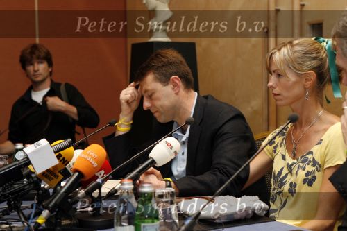 Amsterdam 7 juni 2007
De ouders van de ontvoerde Madeleine Mc Cann geven persconferentie in het Hilton. Gerry en Kate Mc Cann zijn op doorreis in Europa om overal aandacht te krijgen voor de ontvoering.