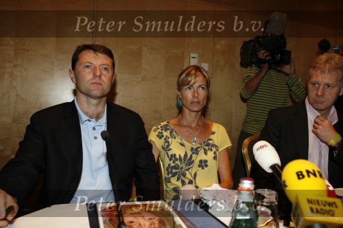 Amsterdam 7 juni 2007
De ouders van de ontvoerde Madeleine Mc Cann geven persconferentie in het Hilton. Gerry en Kate Mc Cann zijn op doorreis in Europa om overal aandacht te krijgen voor de ontvoering.