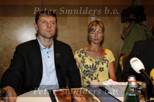 Amsterdam 7 juni 2007
De ouders van de ontvoerde Madeleine Mc Cann geven persconferentie in het Hilton. Gerry en Kate Mc Cann zijn op doorreis in Europa om overal aandacht te krijgen voor de ontvoering.
