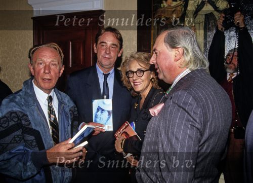 Amsterdam, 15 Oktober 1992
Uitreiking boek van Gert Jan Droge, hier op de foto met Kees Brusse en Matthijs v Heijningen en zijn vrouw