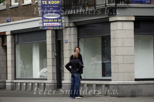 Amsterdam 11 mei 2007
Gijs Staverman gaat met een vrouw naar een winkelpand kijken.