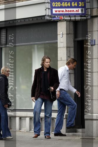 Amsterdam 11 mei 2007
Gijs Staverman gaat met een vrouw naar een winkelpand kijken.