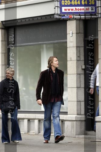 Amsterdam 11 mei 2007
Gijs Staverman gaat met een vrouw naar een winkelpand kijken.