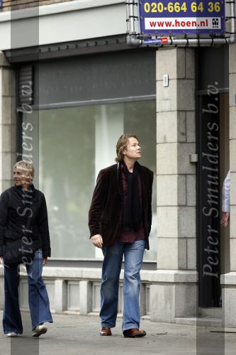 Amsterdam 11 mei 2007
Gijs Staverman gaat met een vrouw naar een winkelpand kijken.