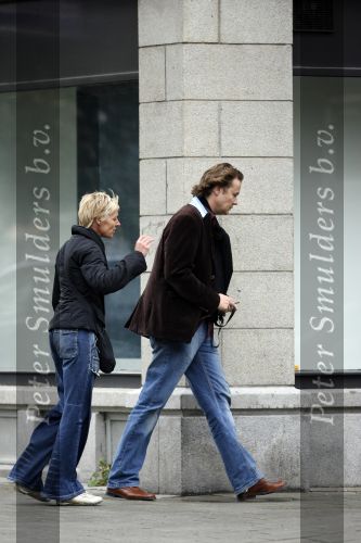 Amsterdam 11 mei 2007
Gijs Staverman gaat met een vrouw naar een winkelpand kijken.