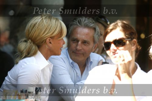 Amsterdam 2 juni 2007
Connie Breukhoven met Hans Breukhoven op terras en daarna op vespa scooter 
scooter