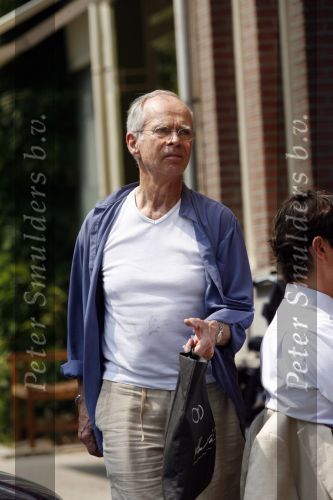 Amsterdam 8 juni 2007
Henk v Ulsen lopend op straat