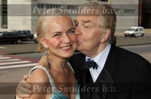 Rotterdam 23 mei 2007
Premiere Kuifje in het nieuwe luxor theater. Henk v d Meyden kussen met zijn vrouw Monica Strotman