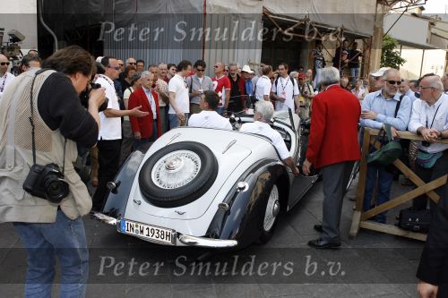 Brescia 17 mei 2007
Start van de 80e mille miglia. State of art is daar een van de sponsors. auto Jacky Ickx