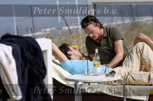 Noordwijk 24 mei 2007
Jamai Looman met zijn nieuwe vriend Ron Link bij hotel Huis ter Duin.