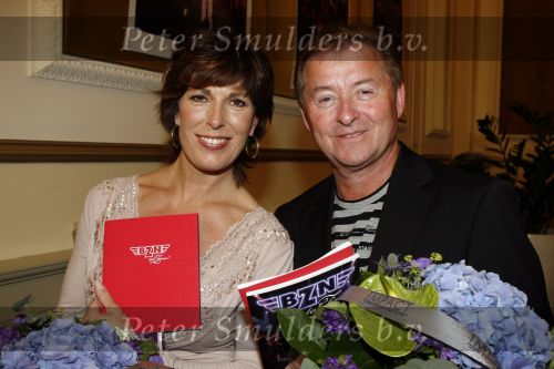 Haarlem 6 juni 2007
Uitreiking boek Bzn door Hennie Huisman. Carola Smit en Jan Keizer zijn aanwezig.