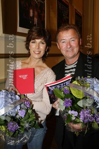Haarlem 6 juni 2007
Uitreiking boek Bzn door Henny Huisman. Carola Smit en Jan Keizer zijn aanwezig.