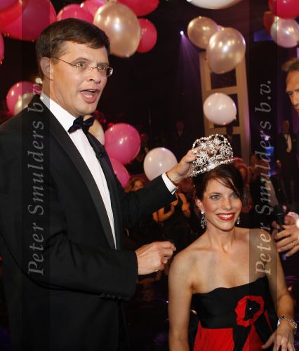 Baarn 6 juni 2007
Finale miss mis verkiezing. Winnares Reni de Boer en 2e Karin v Rossum. Jan Peter Balkenende reikt de prijs uit. Het programma werd gepresenteerd door Jaap Jongbloed en Lucille Werner.