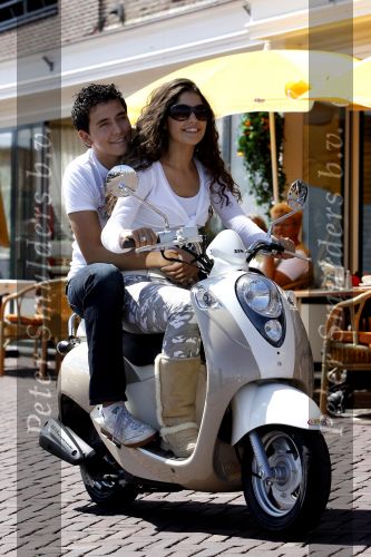 Volendam 20 juni 2007
Jan Smit en Yolanthe Cabau v Kasbergen  op scooter op de dijk
